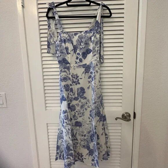 Reformation Twilight Dress in Lucerne - Picture 10 of 13